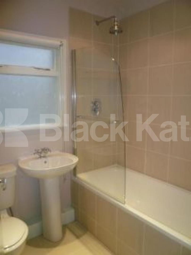 			2 Bedroom, 1 bath, 1 reception Flat			 Park Road, CROUCH END N8